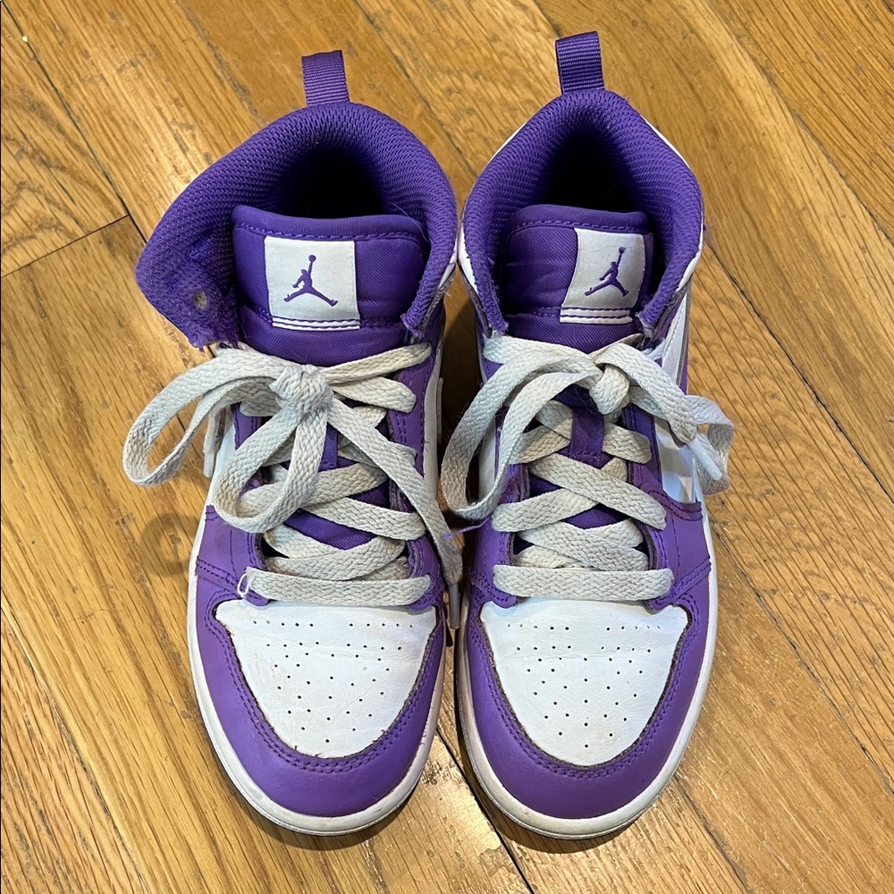 Jordan 1 Kids Sneakers in Purple and White